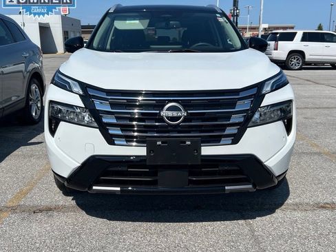 Used 2024 Nissan Rogue Platinum AWD/4WD image 2