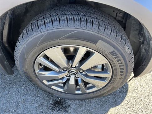 Used 2024 Nissan Pathfinder SV image 15