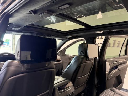 Used 2022 Cadillac Escalade Sport Platinum AWD/4WD image 26