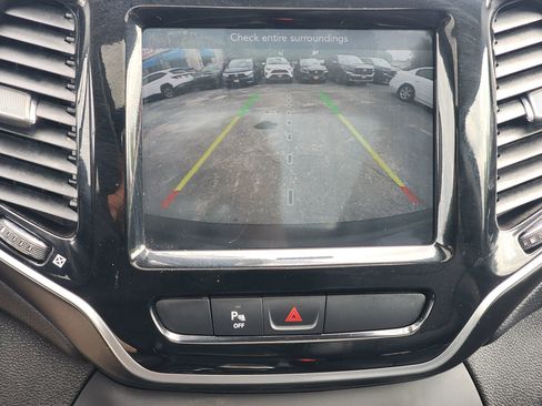 Used 2019 Jeep Cherokee Limited AWD/4WD image 15
