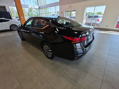 Used 2025 Nissan Altima 2.5 SV FWD image 13