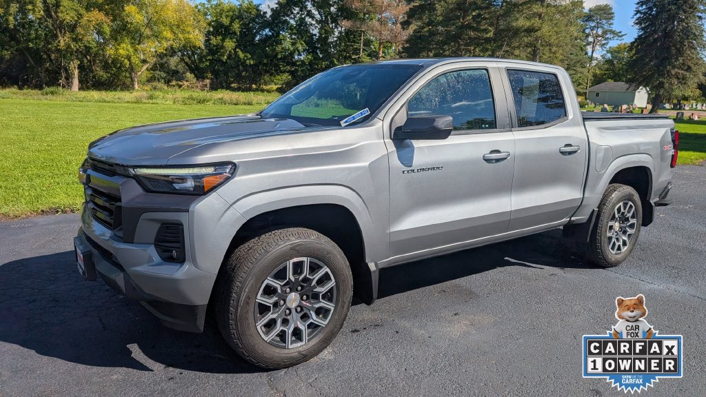 Used 2023 Chevrolet Colorado LT w/ LT Convenience Package III AWD/4WD image 3