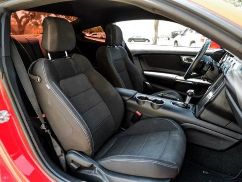 Used 2017 Ford Mustang Coupe RWD image 32