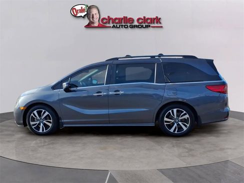 Used 2021 Honda Odyssey Touring image 2