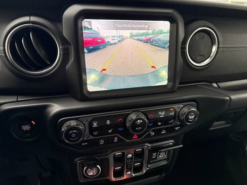 Used 2020 Jeep Gladiator Overland AWD/4WD image 30