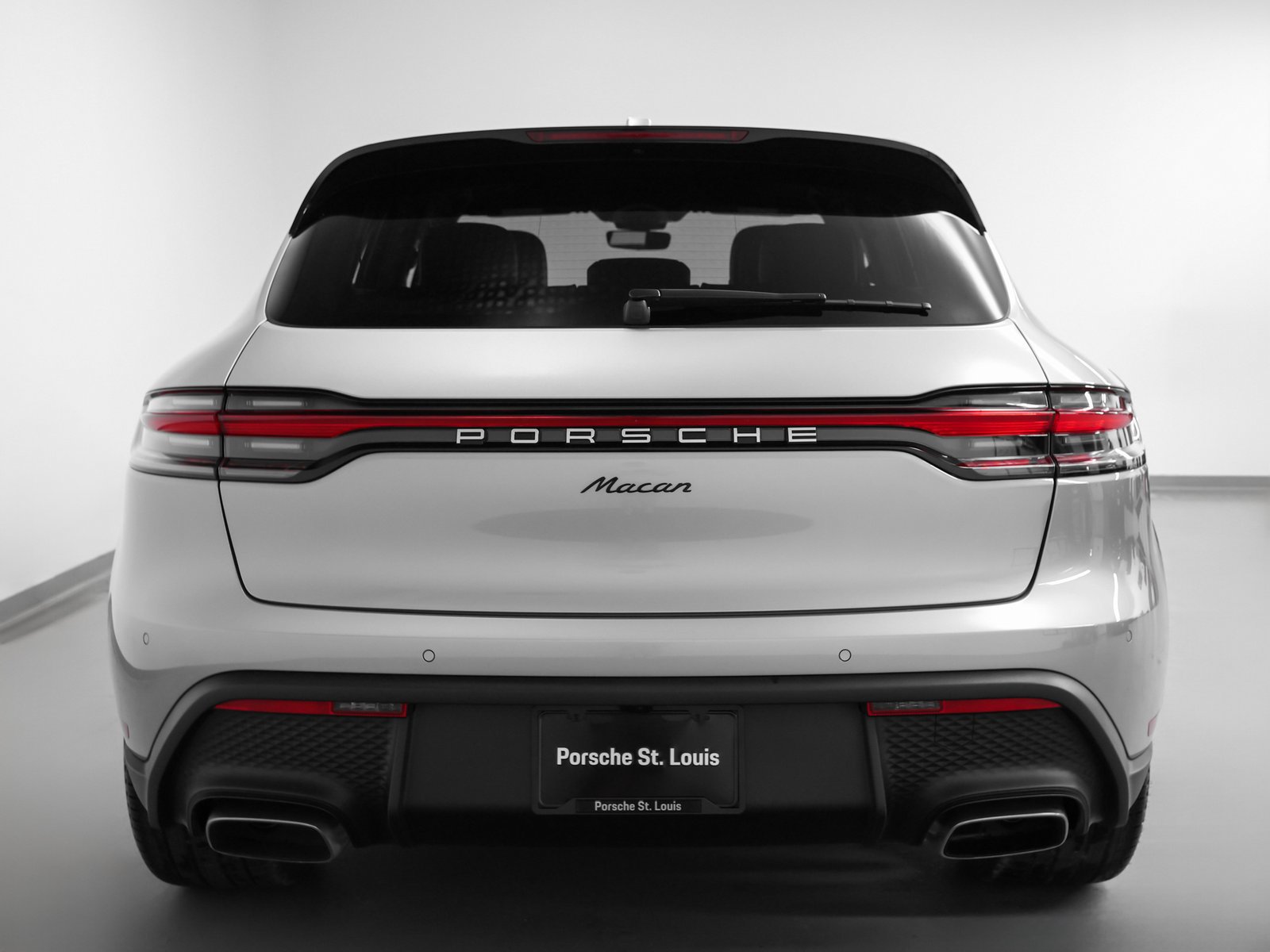 Certified 2025 Porsche Macan AWD/4WD image 11