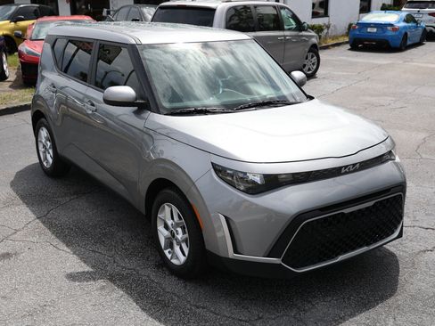 Used 2025 Kia Soul S FWD image 19