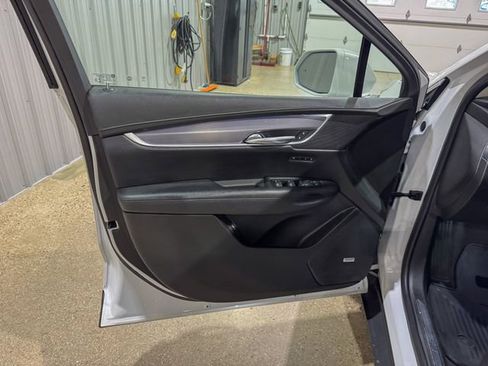 Used 2019 Cadillac XT5 Premium Luxury w/ Driver Assist Package AWD/4WD image 10