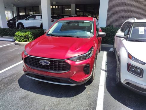 Used 2025 Ford Escape Active FWD image 2