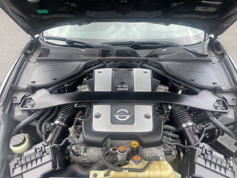 Used 2014 Nissan 370Z Coupe RWD image 17