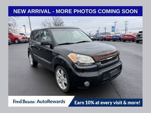 Used 2011 Kia Soul ! image 1