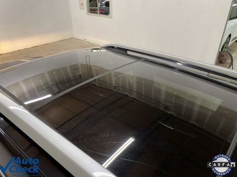 Used 2017 Jeep Cherokee Overland w/ Technology Group image 17