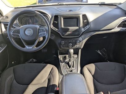 Used 2019 Jeep Cherokee Latitude w/ Popular Appearance Group