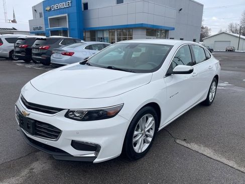 Used 2017 Chevrolet Malibu LT w/ Driver Confidence Package image 2
