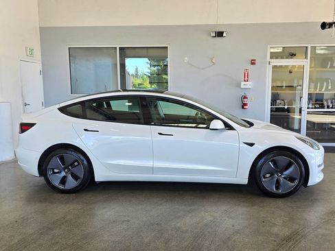 Used 2021 Tesla Model 3 Standard Range Plus RWD image 4