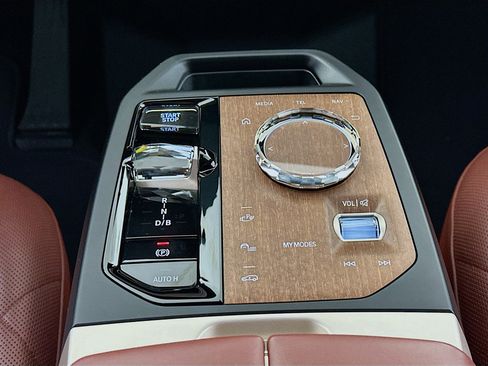 Used 2022 BMW iX xDrive50 w/ Premium Package image 13