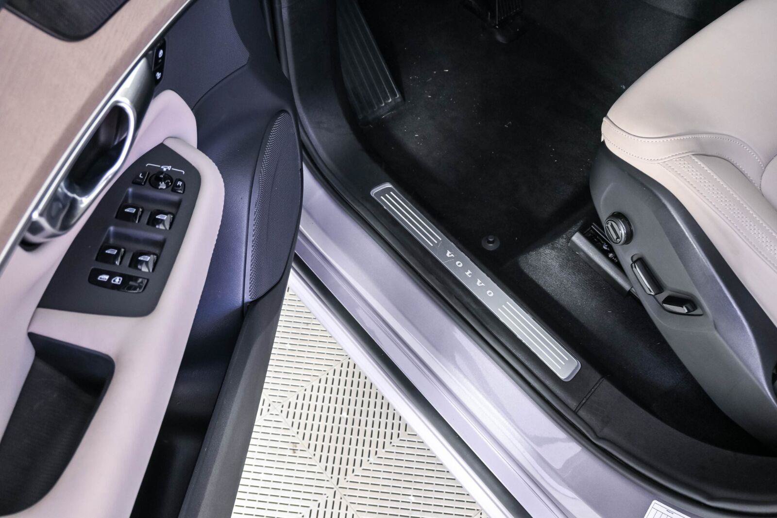 Certified 2026 Volvo XC90 B6 Plus AWD/4WD image 8