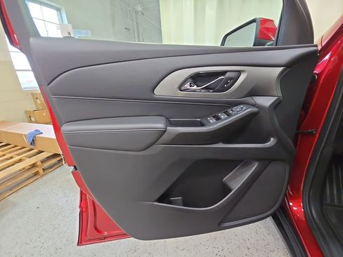 Used 2023 Chevrolet Traverse LT image 31