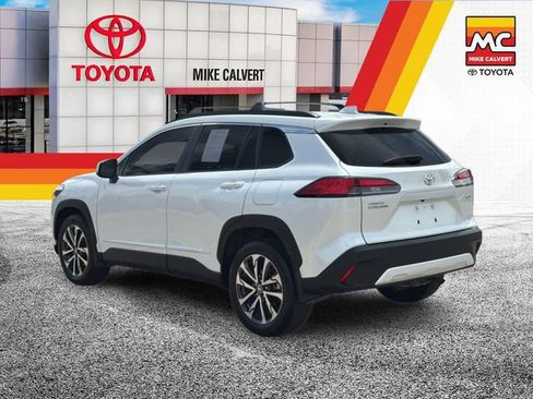 Used 2024 Toyota Corolla Cross XLE FWD image 3