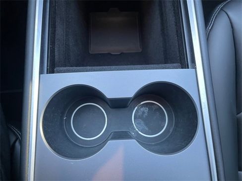 Used 2022 Tesla Model Y Long Range image 26