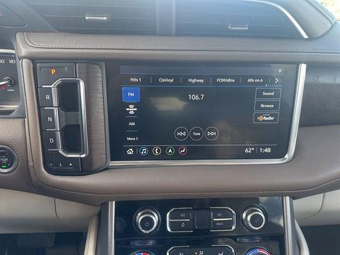 Used 2021 GMC Yukon Denali w/ Denali Premium Package image 3
