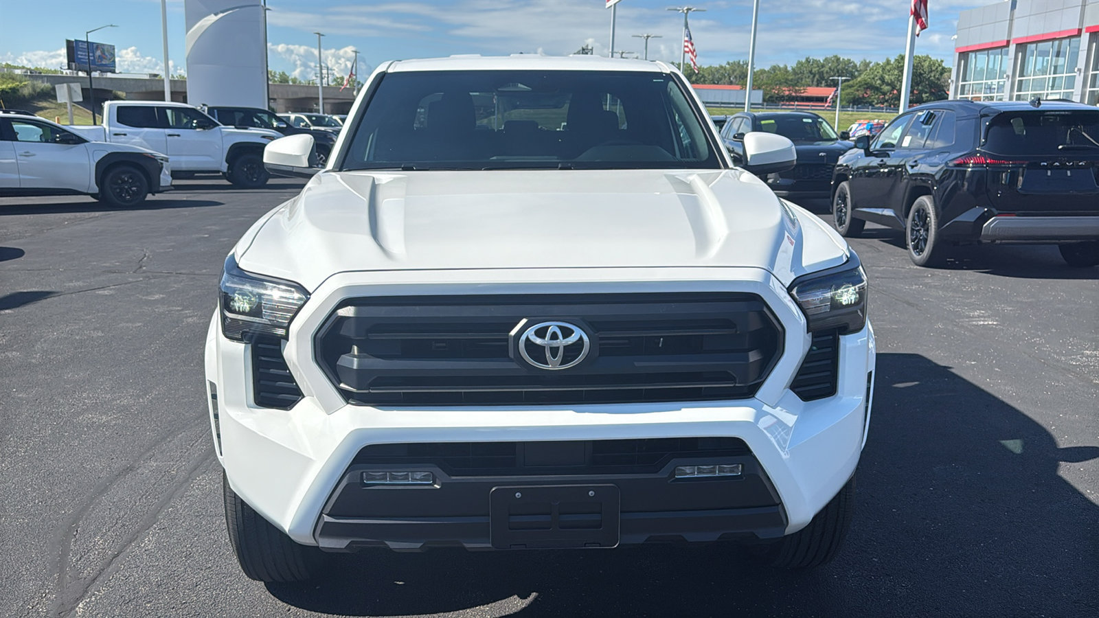 Used 2024 Toyota Tacoma SR5 AWD/4WD image 2
