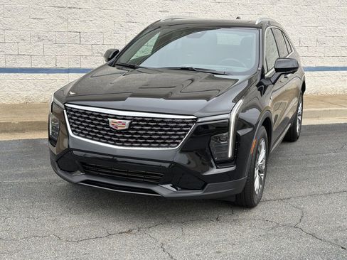 Certified 2025 Cadillac XT4 Premium Luxury w/ Technology Package image 3