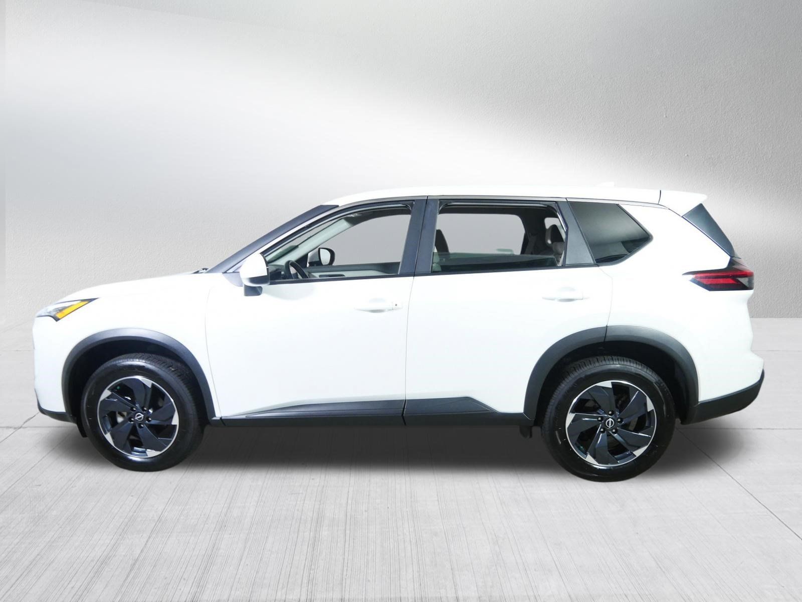 Used 2025 Nissan Rogue SV AWD/4WD image 4