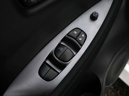 Used 2024 Nissan Leaf S image 15