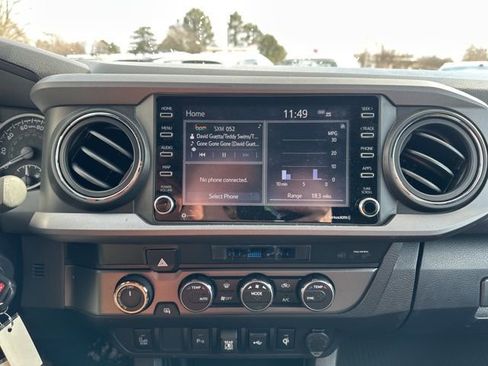 Used 2022 Toyota Tacoma TRD Sport w/ Technology Package image 26