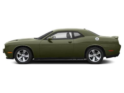 Used 2021 Dodge Challenger SXT w/ Plus Package RWD image 3
