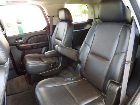 Used 2013 Cadillac Escalade Luxury RWD image 37