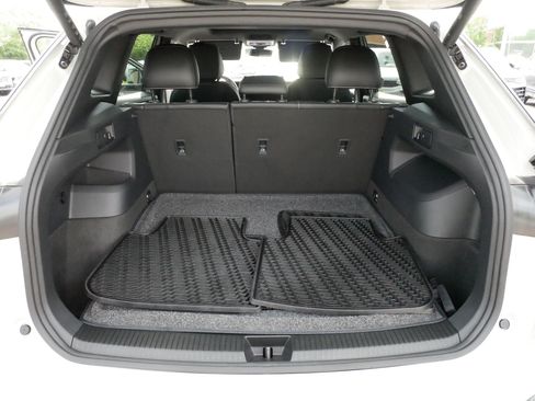 Certified 2025 Volkswagen Tiguan SEL R-Line AWD/4WD image 18