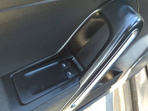 Used 2018 Volkswagen Beetle 2.0T S image 13