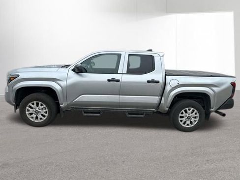 Used 2024 Toyota Tacoma SR image 3