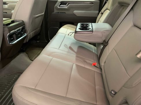 Used 2025 Chevrolet Silverado 3500 LTZ w/ LTZ Convenience Package image 5