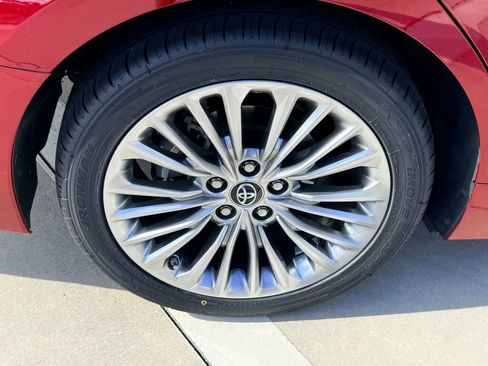 Used 2019 Toyota Avalon Limited w/ Advanced Safety Package image 11