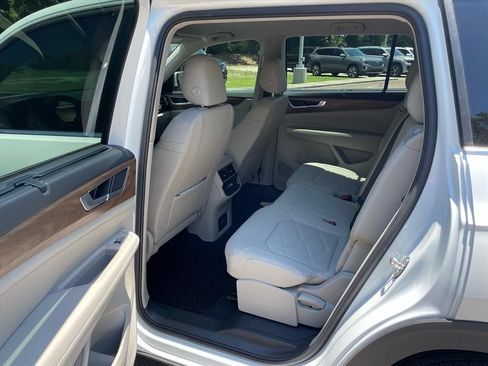 Used 2026 Volkswagen Atlas SE w/ Black Wheel Package FWD image 8