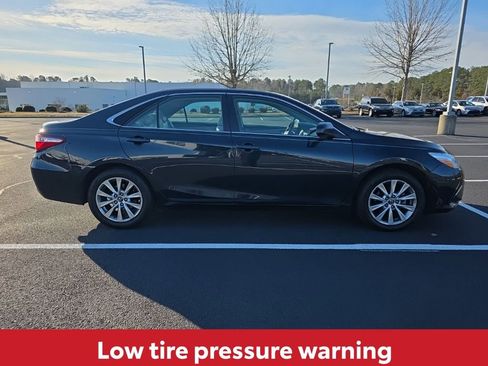 Used 2017 Toyota Camry XLE image 12