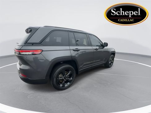 Used 2025 Jeep Grand Cherokee Altitude image 8