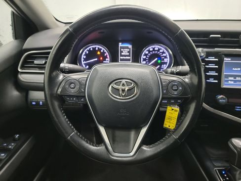 Used 2019 Toyota Camry SE w/ Carpet Mat Package image 17