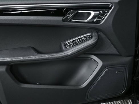 New 2025 Porsche Macan image 6