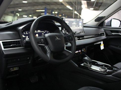 New 2026 Mitsubishi Outlander SE image 5