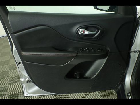 Used 2021 Jeep Cherokee Trailhawk w/ Sun, Sound & Nav Group AWD/4WD image 25