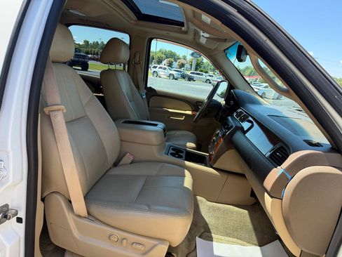 Used 2010 Chevrolet Tahoe LT w/ Luxury Package RWD image 14