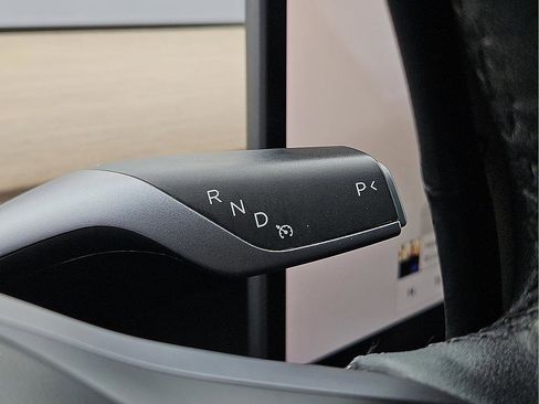 Used 2023 Tesla Model 3 Standard Range image 14