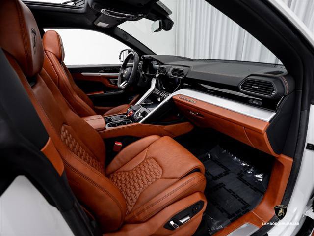 Used 2022 Lamborghini Urus AWD/4WD image 42