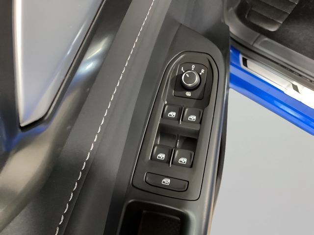 Certified 2025 Volkswagen Taos SE AWD/4WD image 18