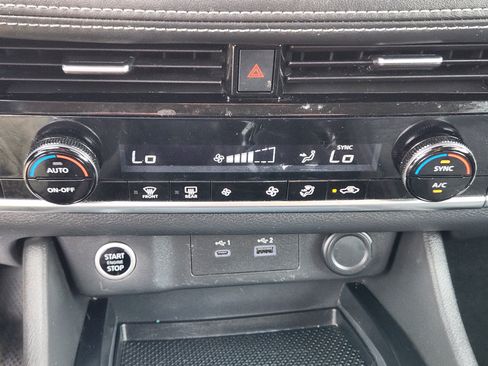 Used 2021 Nissan Rogue SV AWD/4WD image 12