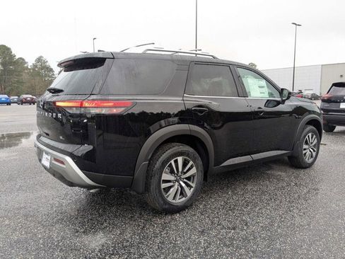 New 2025 Nissan Pathfinder SL image 4